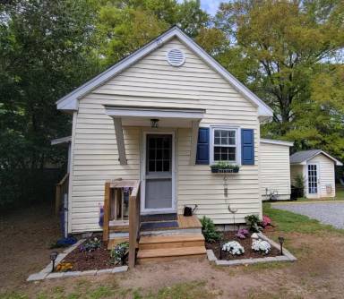 Main picture of 109 1/2 Rosemary Ln