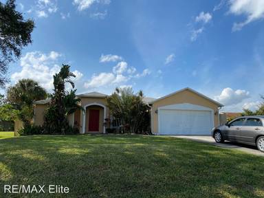 Main picture of 598 Celtic Ave NE