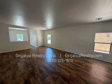 Main picture of 880 W Calle Valenciana