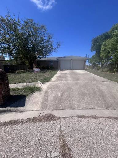 Main picture of 810 Kelly Cir