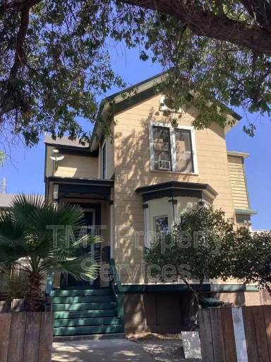 Main picture of 527 E Lindsay St