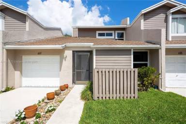 Main picture of 617 Woodgate Ln