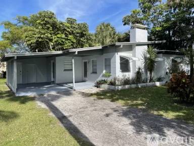 Main picture of 916 16th Pl
