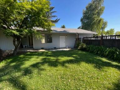 Main picture of 1716 Birch St