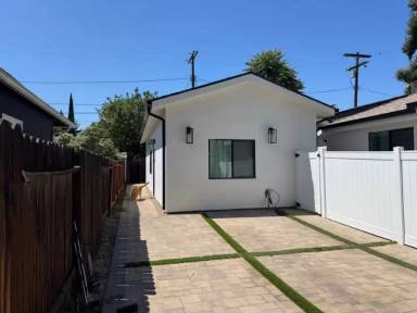 Main picture of 22654 Miranda St