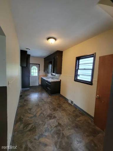 Main picture of 1312 Whitney Ave