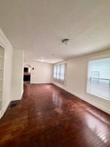 Main picture of 962 W 35th St