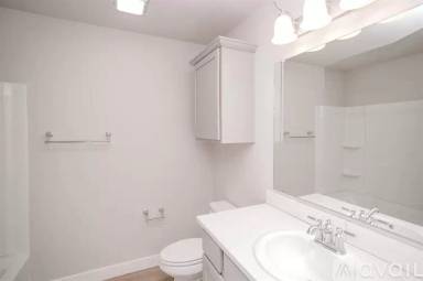 Main picture of 1220 E 90th St