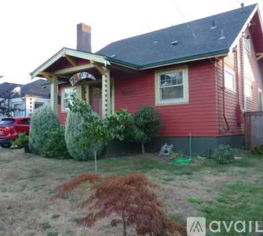 Main picture of 7045 N Williams Ave