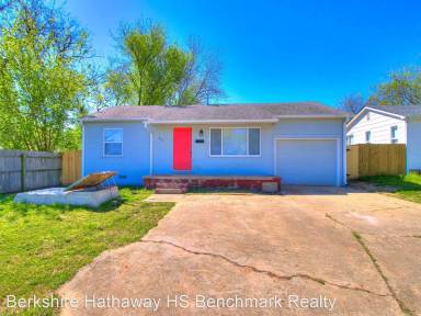 Main picture of 313 W Chicago St