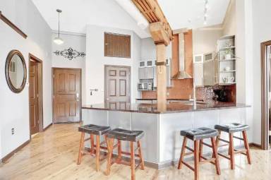 Main picture of 51 W Blenkner St