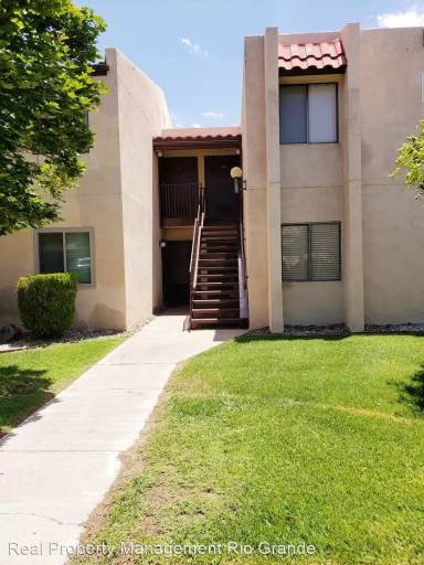 Main picture of 925 Country Club Dr SE