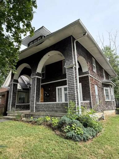 Main picture of 1065 W 33rd St