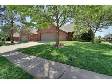 Main picture of 736 Longmeadow Ln