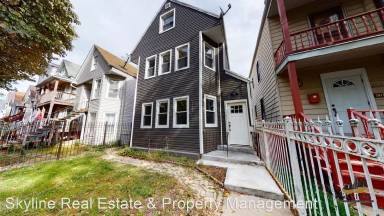 Main picture of 2919 N Avers Ave