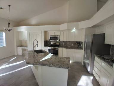 Main picture of 62 N Helm Ave