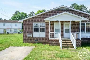 Main picture of 1721 Windsor Dr