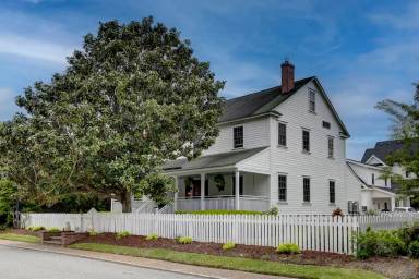 Main picture of 322 Fernando St