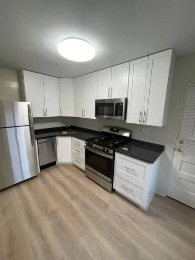 Main picture of 8046 Knox Ave