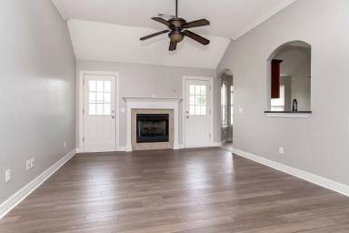 Main picture of 611 Jack Perry Dr