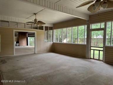 Main picture of 5300 Beardslee St
