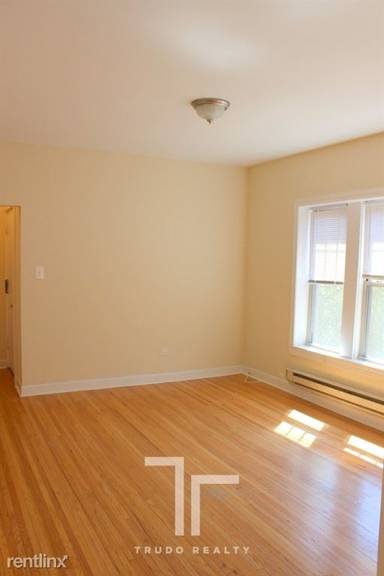 Main picture of 620-28 W Barry Ave