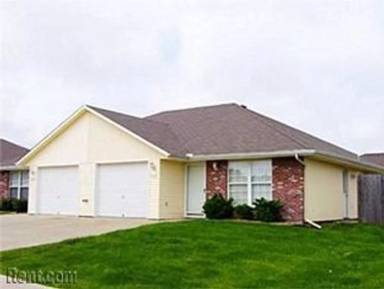 Main picture of 408 SE Chelsey Ln