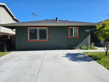 Main picture of 3132 Millar Ave
