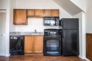Main picture of 455 NE 24th Ave