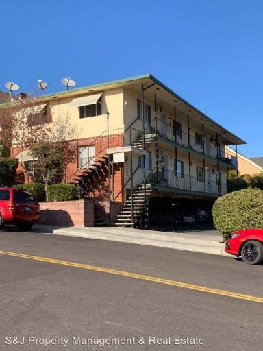 Main picture of 150 Center St