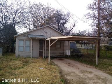 Main picture of 1341 1/2 Hickory St