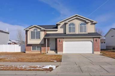 Main picture of 2176 W 2265 N