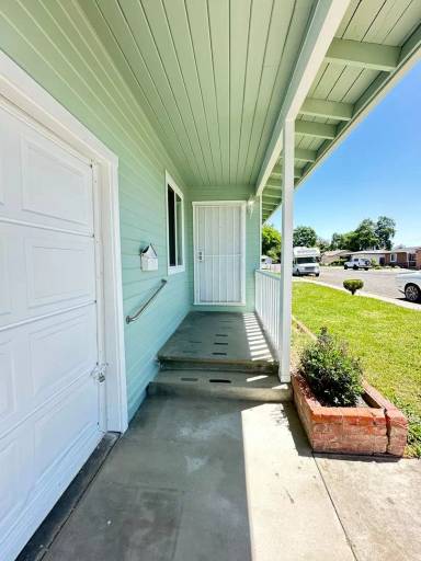 Main picture of 921 Harris St