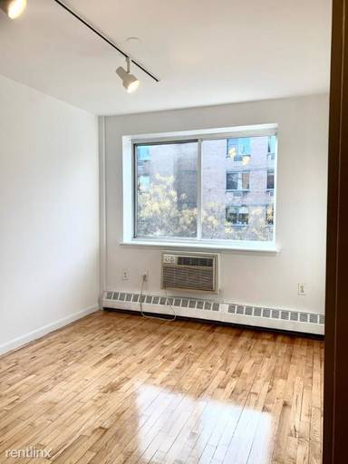 Main picture of 319 E 8th St