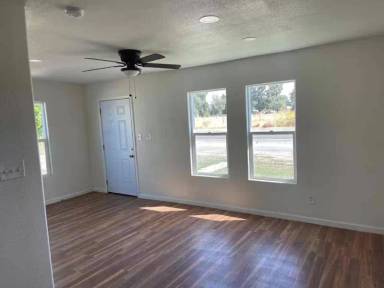 Main picture of 13860 Front St