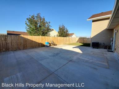 Main picture of 646 Country Rd W