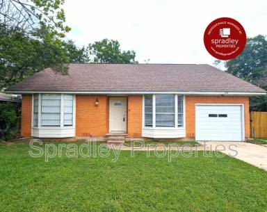 Main picture of 102 Greenbriar St