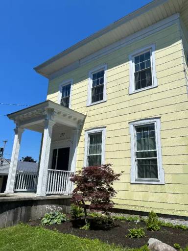 Main picture of 177 E 7th St