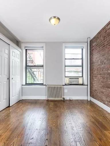 Main picture of 382 E 10th St