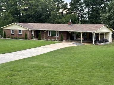 Main picture of 607 Marion Dr