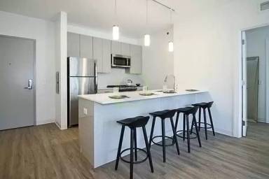 Main picture of 780 W Van Buren St