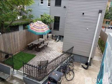 Main picture of 118 Kingsland Ave