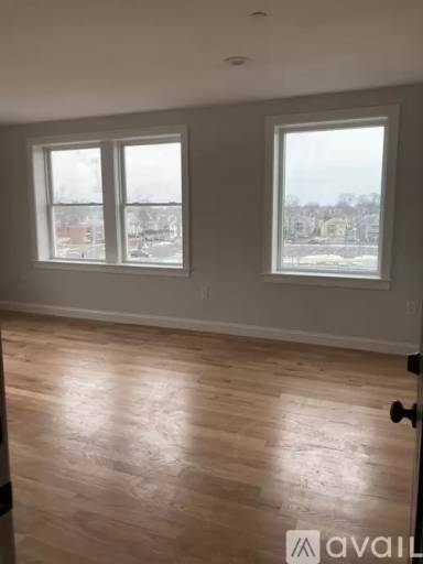 Main picture of 325 Newport Ave