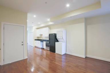 Main picture of 2740 Saint Paul St