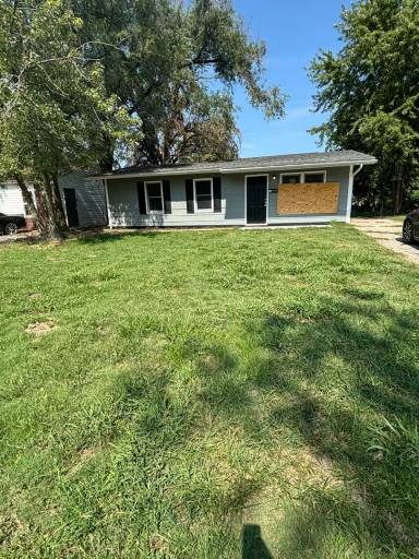 Main picture of 44 E Adams Dr