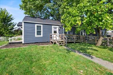 Main picture of 1324 E 9th St