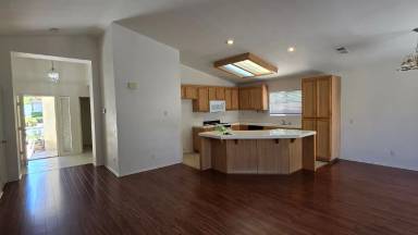 Main picture of 33228 Camino Piedra Rojo