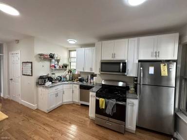 Main picture of 205 Lexington St