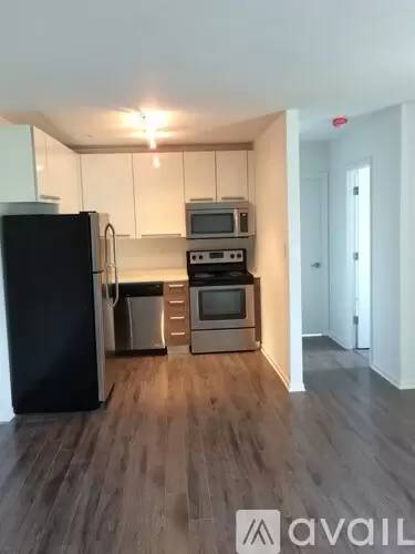 Main picture of 925 W Carmen Ave