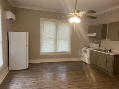 Main picture of 1409 N Main St